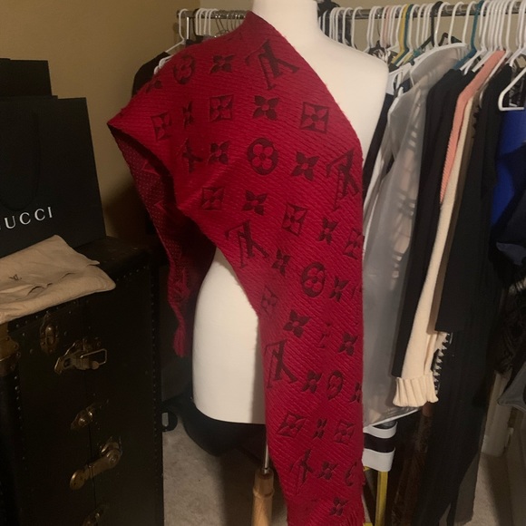 Authentic - Louis Vuitton logomania scarf . Ruby red - Picture 2 of 10